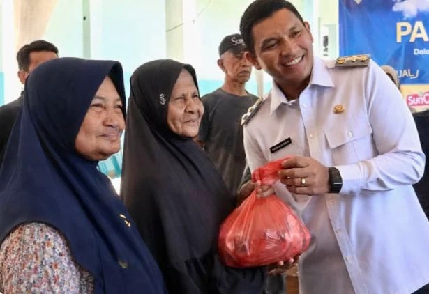 Pemko Banda Aceh Sediakan 1.200 Paket Pangan Murah Jelang Idul Adha, Warga Antre Sejak Pagi