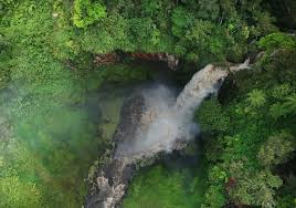 4 Destinasi Wisata Alam di Kerinci: Gunung Tertinggi Sumatera, Kebun Teh Kolonial, dan Danau Sekristal Kaca