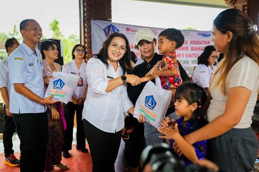 200 Paket Olahan Ikan untuk Cegah Stunting Disalurkan TP PKK Badung di Desa Getasan Petang