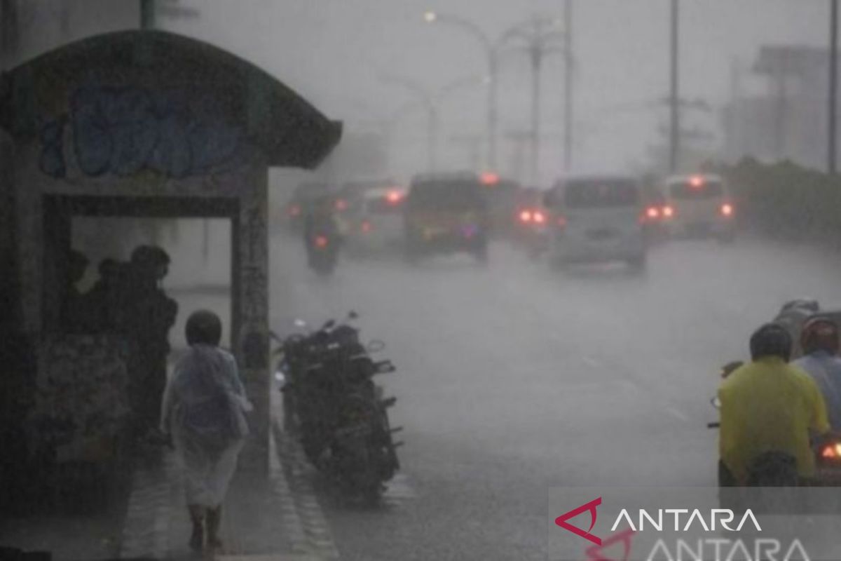 BMKG Prakirakan Hujan Lebat Disertai Petir Guyur Pangkalpinang dan Palembang, Warga Diminta Waspada Cuaca Ekstrem