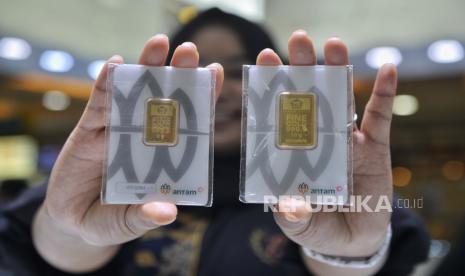 Harga Emas Antam Anjlok Rp50 Ribu Per Gram, Buyback Ikut Terjun Bebas