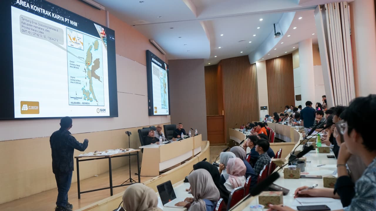 NHM Hadirkan Spesimen Batuan Tambang Emas Gosowong ke Kampus, Mahasiswa Geologi UNPAD Bisa Belajar Langsung dari Praktisi