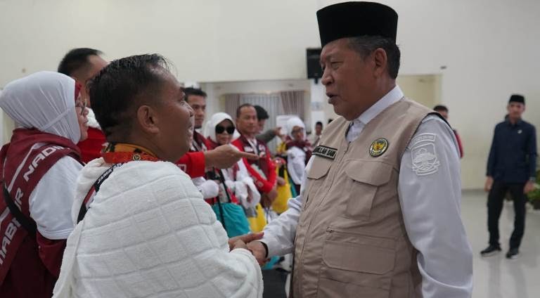 442 Jamaah Haji Asal Kerinci, Tebo, dan Kota Jambi Dilepas Wagub Abdullah Sani, Ini Pesan Pentingnya