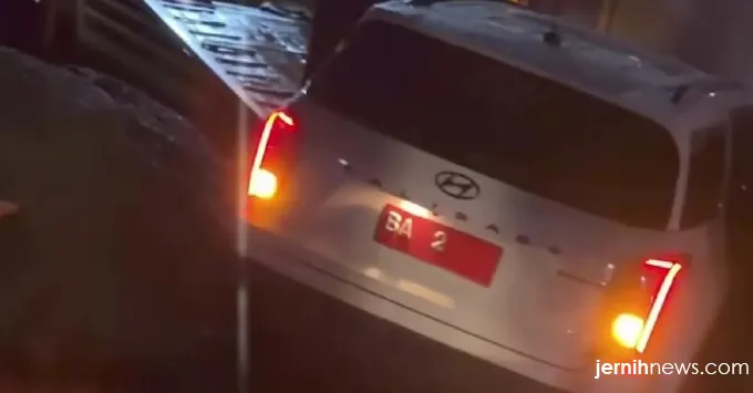 Mobil Dinas Wagub Sumbar Vasko Ruseimy Ringsek Ditabrak Truk di Solok, Sang Pejabat Alami Luka di Kaki
