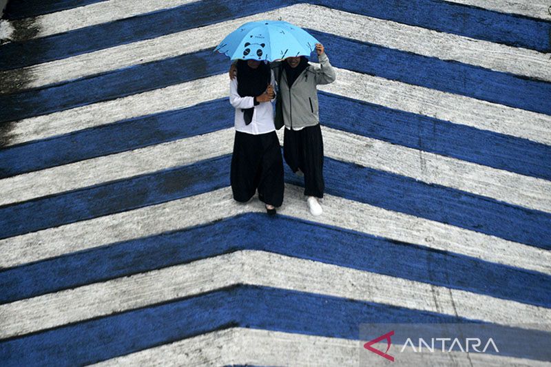 Hujan Disertai Petir Diprakirakan Guyur Kota Semarang Hari Ini, Warga Diimbau Waspada