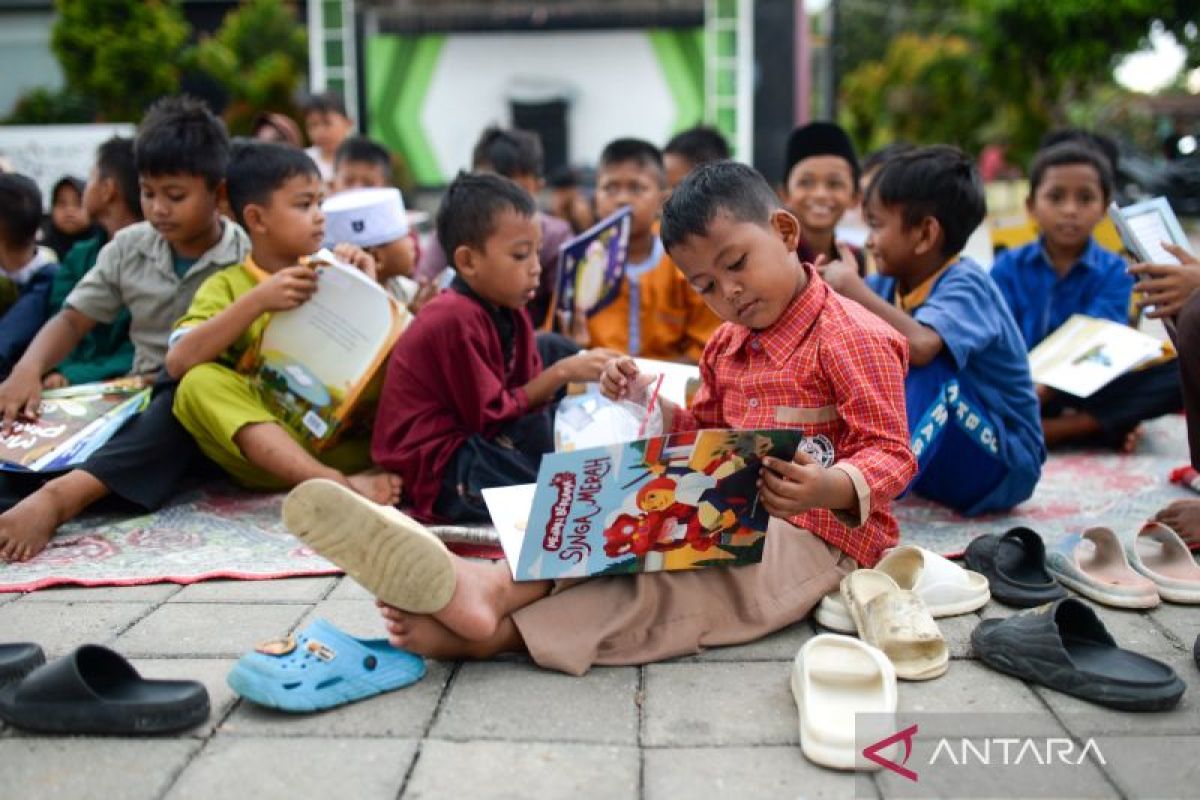 Psikolog Anak Bagikan Kiat Membangun Budaya Membaca dalam Keluarga, Mulai dari Sudut Baca hingga Buku Fisik