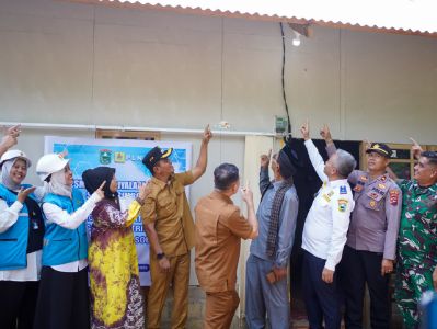 Bupati Solok Resmikan Bantuan Pasang Baru Listrik untuk 1.395 Rumah, PLN Sebut Daerah Ini Tercepat Berkoordinasi