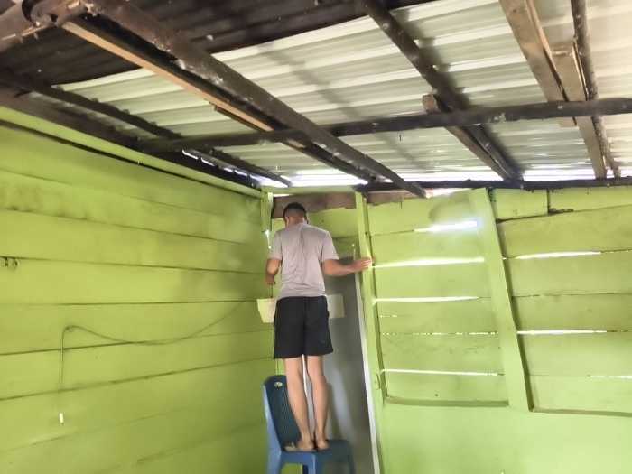 TMMD 128 Kodim 0405/Lahat Rampungkan Pemasangan Pintu Kamar Mandi di 1 Titik RTLH, Warga Terbantu
