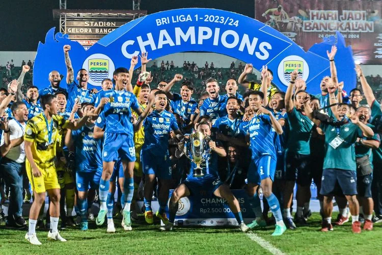 Persib Bandung di Ambang Juara Liga 1 Usai Taklukkan PSM Makassar 2-1 di Menit Akhir