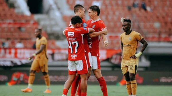 Bali United Hajar Bhayangkara FC 4-1 di Laga Kandang Terakhir, Johnny Jansen Persembahkan Kemenangan untuk Suporter