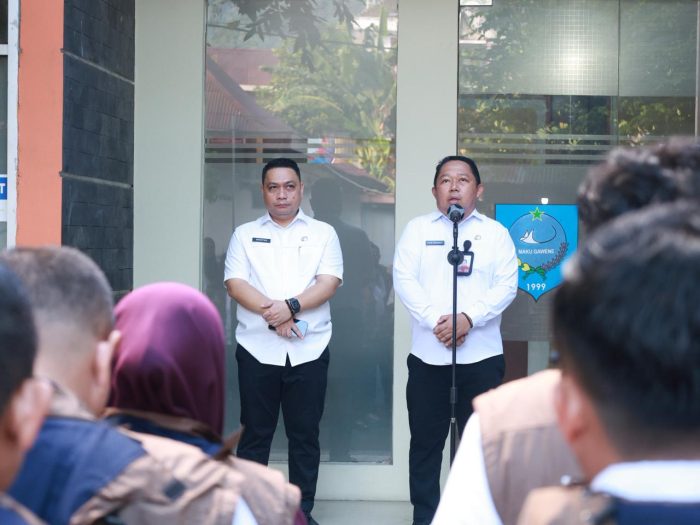 Sekda Ternate Rizal Marsaoly Pimpin Rabu Menyapa di BP2RD, 12 ASN Berprestasi Dapat Mesin Cuci hingga Ponsel