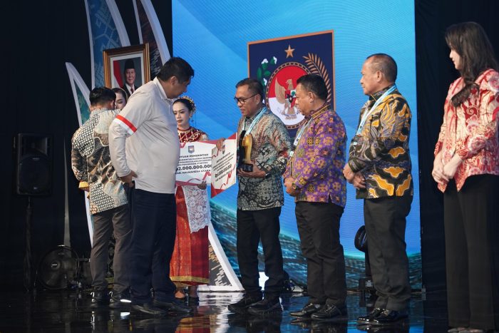 Bupati Halmahera Tengah Raih Penghargaan Nasional, Buktikan Program Lintas Desa Tekan Kemiskinan dan Stunting