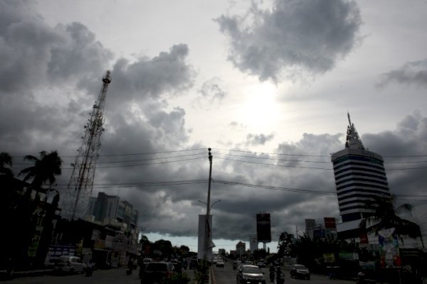 Prakiraan Cuaca Makassar Hari Ini: Siang-Sore Hujan Ringan, Malam Kembali Berawan
