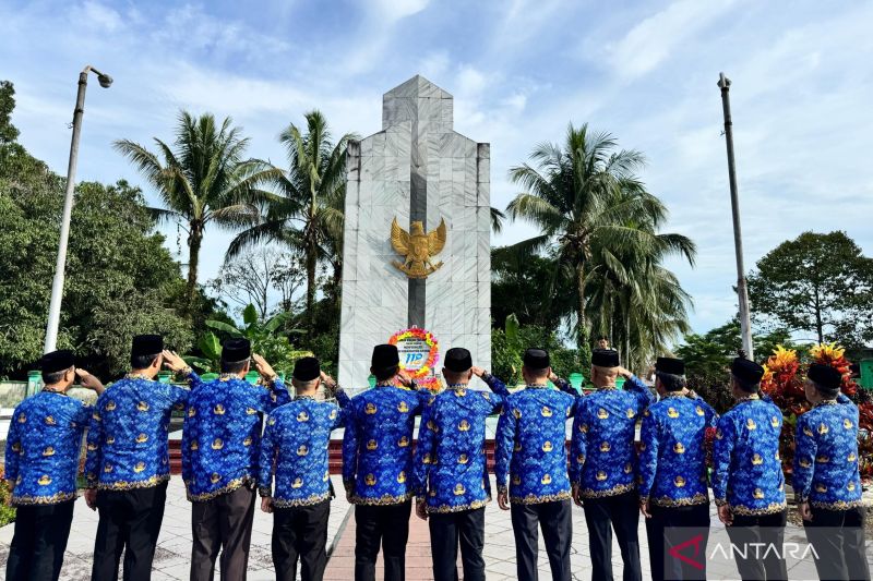Sekprov Kaltara Denny Harianto Pimpin Ziarah ke TMP Telabang Bangsa di Bulungan Peringati Harkitnas 2026