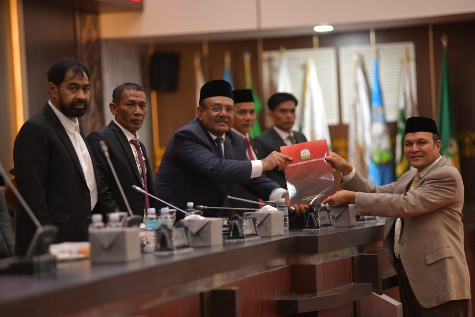 Gubernur Aceh Muzakir Manaf Terima 24 Rekomendasi DPRA untuk Evaluasi Kinerja Pemerintah Tahun 2025