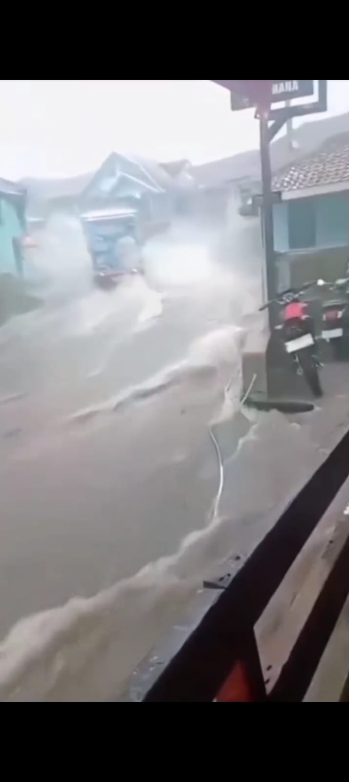 Banjir Palutungan: Bupati Kuningan Perintahkan Perbaikan Drainase, Warga Diminta Tak Abaikan Alih Fungsi Lahan