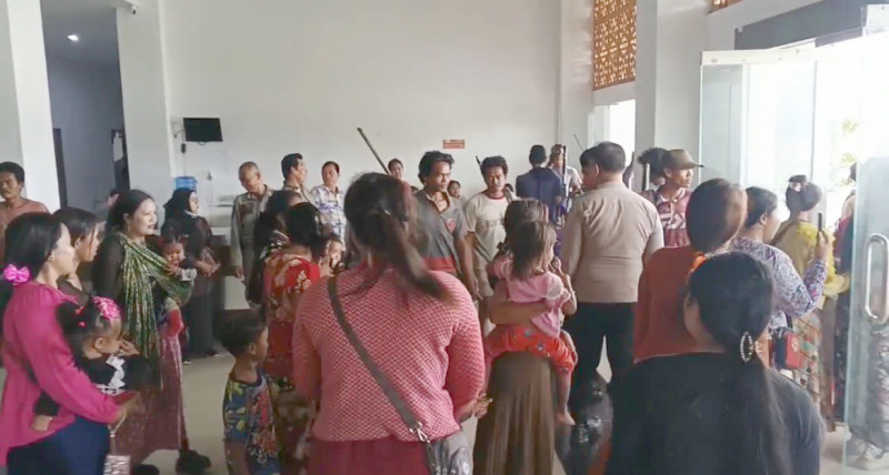 Ratusan Warga Suku Anak Dalam di Merangin Duduki Kantor Bupati, Tagih Janji Honor dan Bantuan Keramba Ikan