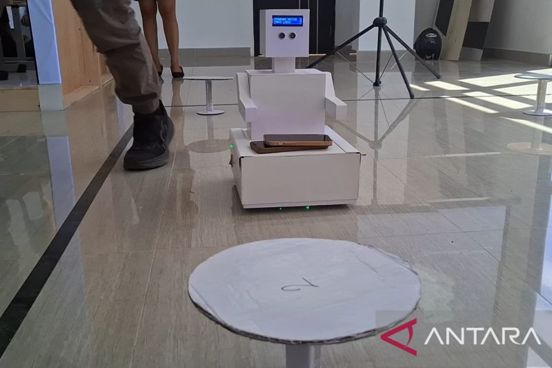 Mahasiswa Unwira Kupang Ciptakan Robot Pengantar Makanan, Target Juara di Kompetisi Robotik