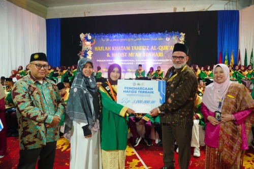 Lima Santri Pesantren Kauman Muhammadiyah Padang Panjang Hafal 30 Juz, Satu Santri Raih Predikat Hafizh Terbaik