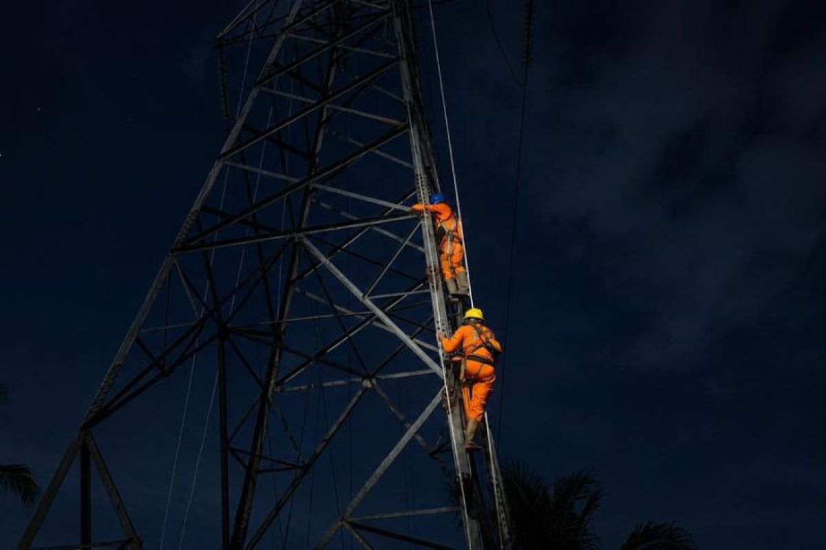 Cuaca Buruk Ganggu SUTET 275 kV, 21 Gardu Induk di Sumatera Barat Kini Pulih Pascamati Listrik