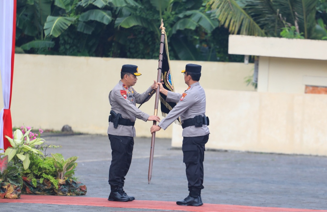 Kapolda Maluku Utara Brigjen Arif Budiman Terima Pataka 