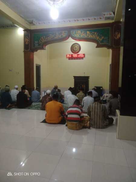 Babinsa Dompu Pimpin Ronda Malam dan Sholat Berjamaah di Masjid Nurul Jannah, Perkuat Keamanan dan Silaturahmi Desa