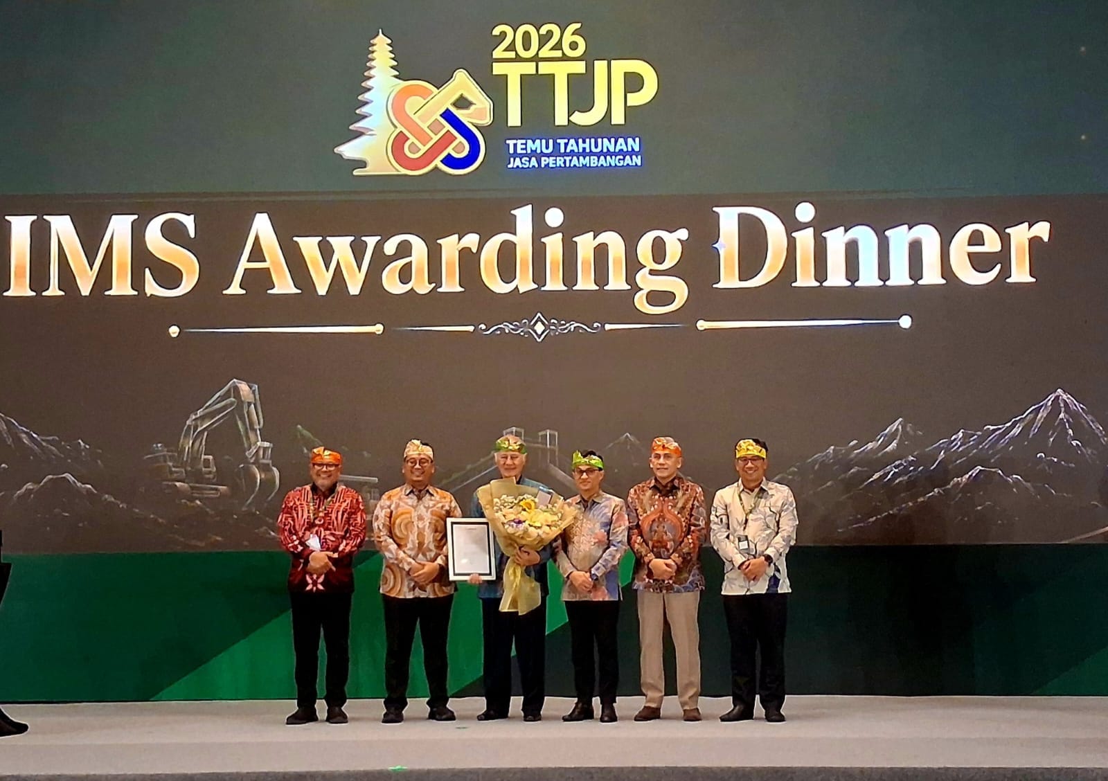 Bambang Setiawan Raih Penghargaan Tokoh Jasa Pertambangan, Arsitek UU Minerba 2009 Diapresiasi