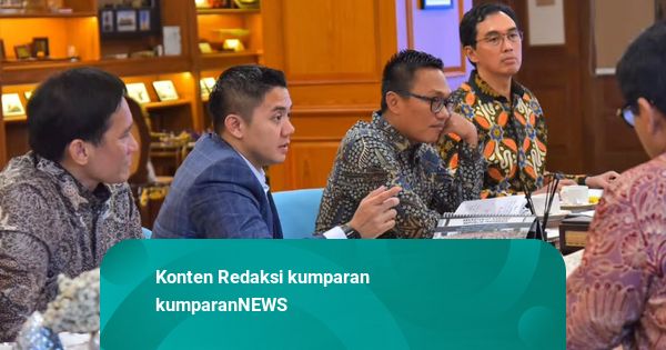 Seskab Teddy Panggil Menteri ATR hingga Dirut KAI, Bahas Lahan untuk PLTS 100 GW dan Hunian Vertikal