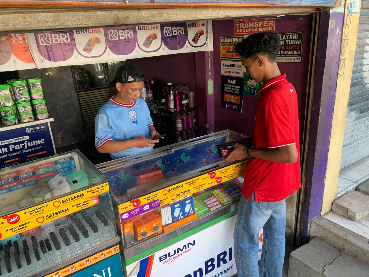 Setiap Hari 50 Transaksi BRI Berlalu di Kios Muamar, Jadi Andalan Pedagang Pasar Babelan