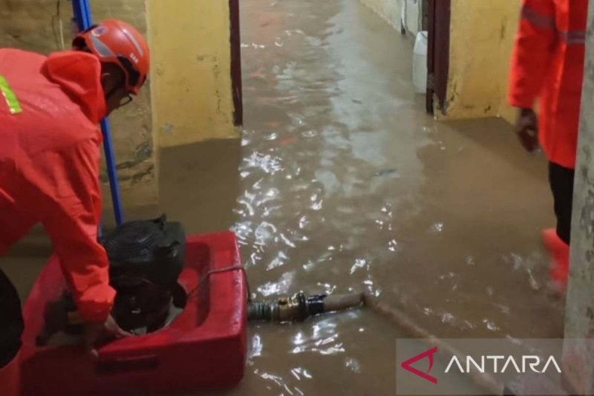 Banjir Luapan Kali Cijayanti Rendam 138 Rumah di Bogor, Satu Rumah Ambruk dan Ratusan Jiwa Mengungsi