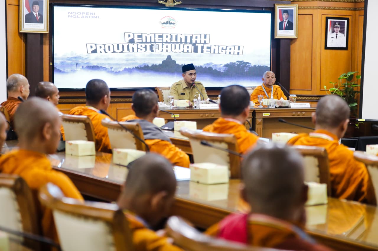 16 Bikkhu Thudong 2026 Bawa Misi Perdamaian, Temui Wagub Jateng Taj Yasin di Semarang