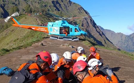 Evakuasi Udara Pendaki Malaysia Cedera di Rinjani Berjalan Mulus, Cuaca Cerah Jadi Penentu