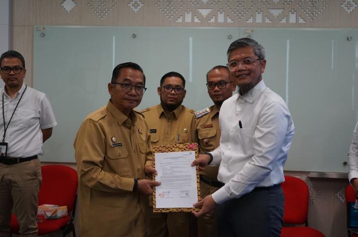 PT Angkasa Pura Aviasi Serahkan 14 Hewan Kurban ke Deli Serdang, Sekaligus Kampanye Keamanan Bandara