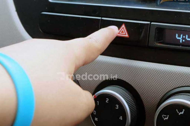 Polri Tegaskan Lampu Hazard Hanya untuk Kondisi Darurat, Larang Penggunaan Saat Hujan dan Konvoi