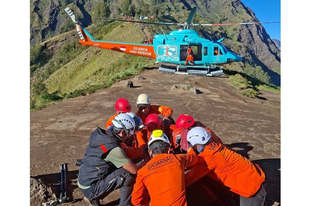 Pendaki Malaysia Alami Cedera Tulang Belakang di Rinjani, Evakuasi Helikopter Terhambat Kabut Tebal