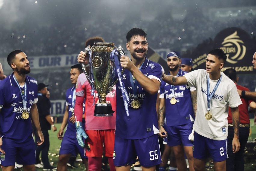 Tinggalkan Libur, Frans Putros Terbang ke Pemusatan Timnas Irak Usai Bawa Persib Juara