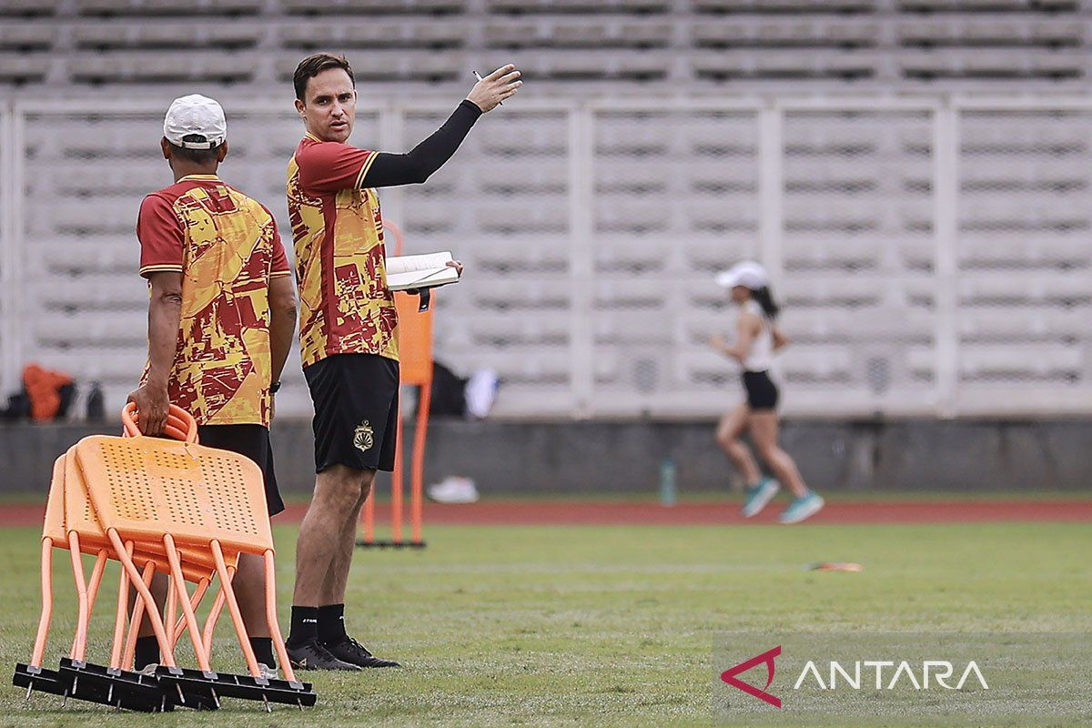 Bhayangkara FC Pertahankan Paul Munster, Target Papan Atas Musim Depan Sudah Disiapkan