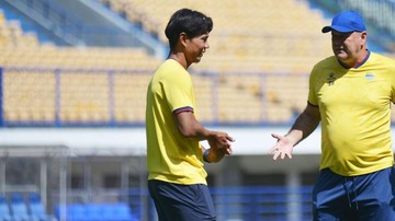Momen Haru di Balik Keputusan Bojan Hodak Mundur dari Persib: Umuh Muchtar Ungkap Tangisan Sang Pelatih