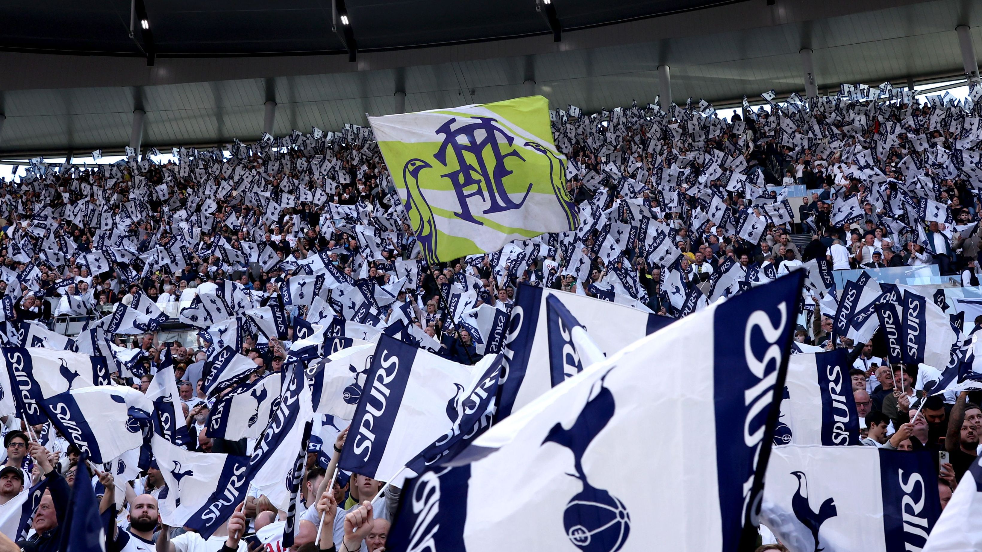 Keluarga Lewis Bantah Jual Tottenham, Akui Kegagalan dan Janji Investasi Besar