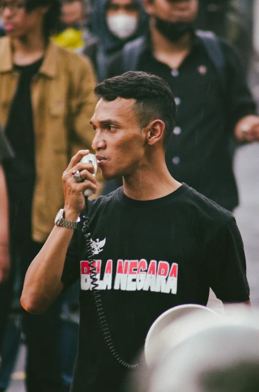 Ole Romeny Main Hadroh Bersama Santri di Tangsel, Tunjukkan Sisi Rendah Hati di Luar Lapangan