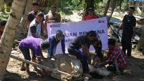 KAI Salurkan 4 Hewan Kurban Senilai Rp51 Juta ke Desa Sunting Aceh yang Terdampak Banjir