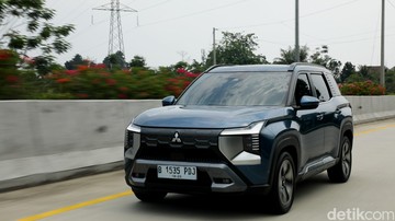 Mitsubishi Destinator Punya 11 Ruang Penyimpanan Kabin, Termasuk Meja Lipat di Kursi Depan