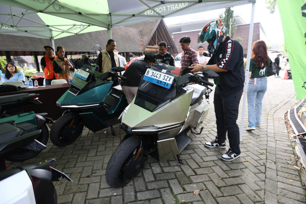 Test Ride Omoway OMO-X: Motor Listrik Futuristik yang Aktif Tanpa Kunci Fisik