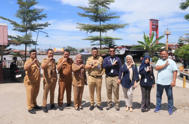 PLN Icon Plus Sumbagsel Serahkan 10 Set Tenda untuk Revitalisasi Pasar 16 Ilir Palembang, 30 Pedagang Terbantu