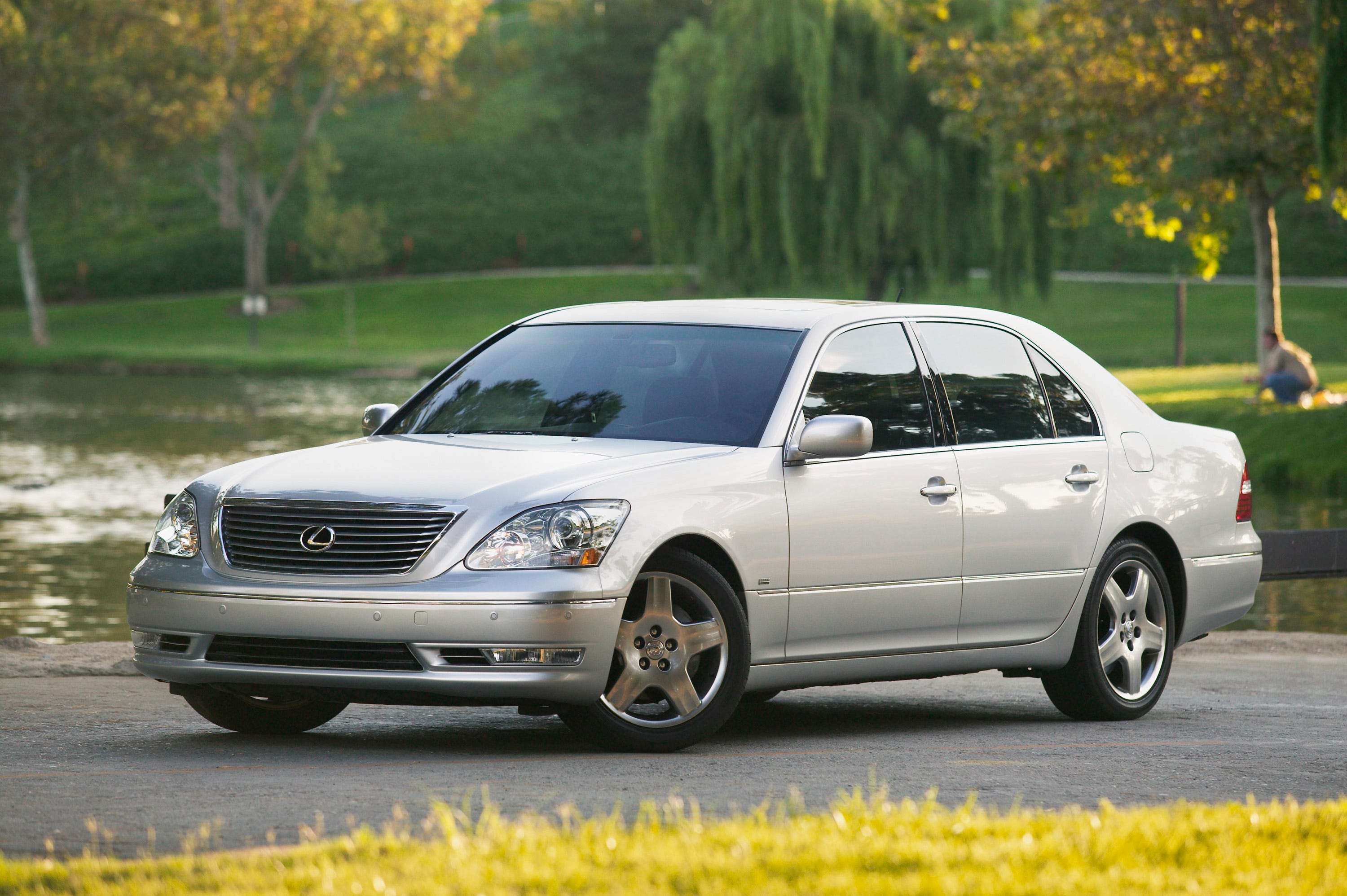 Dealer di Wisconsin Ini Spesialis Jual Lexus LS 430 2004-2006, Siapkan Celsior dan Century Impor