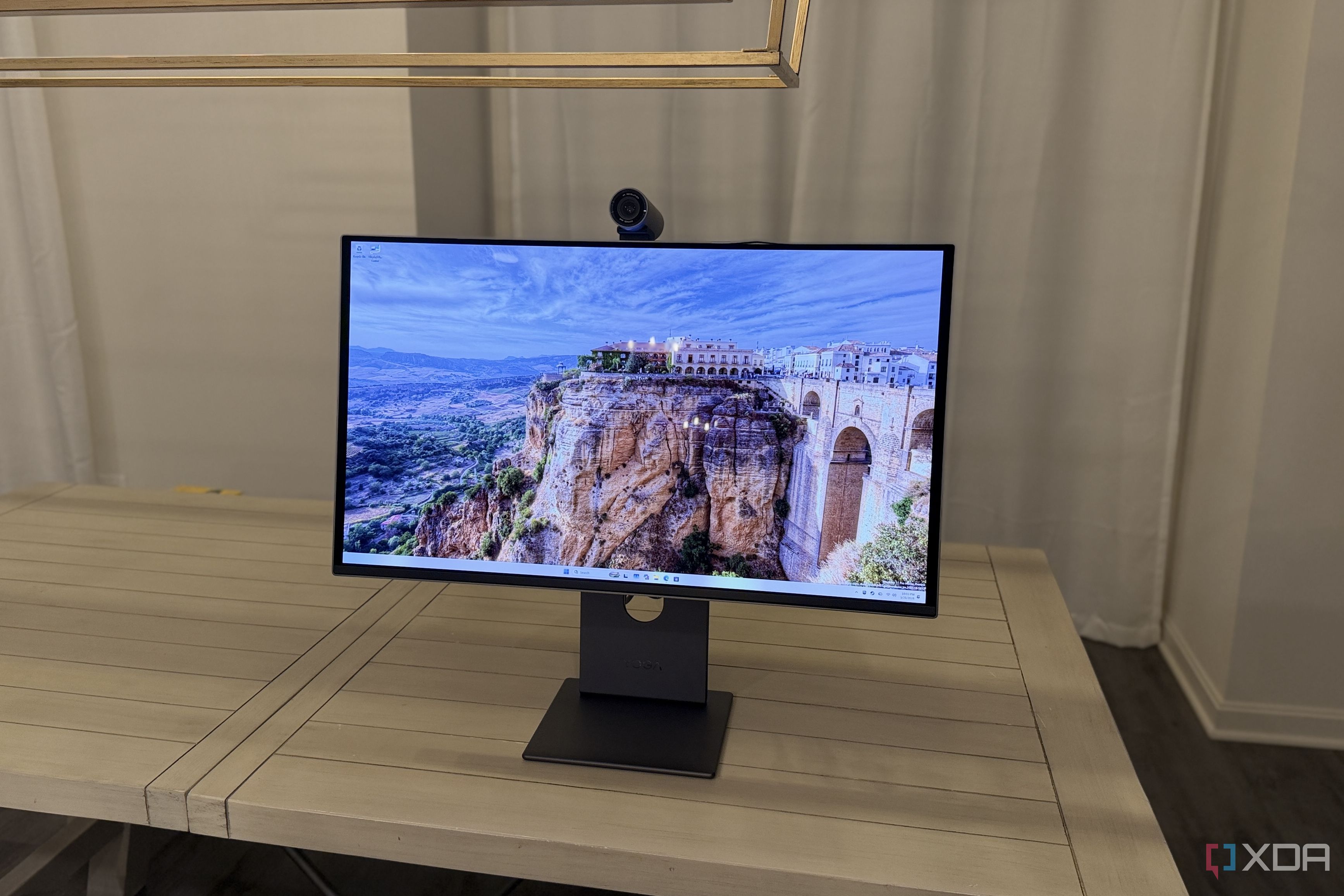 Lenovo Rilis Monitor Premium Yoga Pro 27UD-10 dengan Dolby Vision dan Kamera 4K Bawaan
