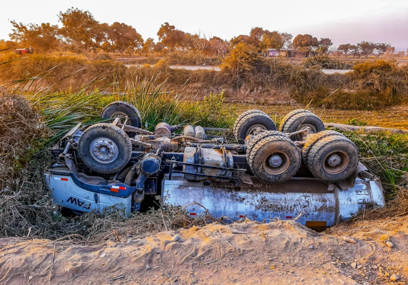 18 Tewas dalam Kecelakaan Truk di Afghanistan Timur, Separuhnya Anak-Anak