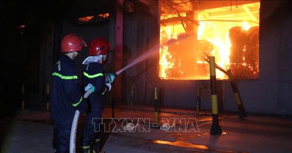 Kebakaran Hanguskan Gudang Kertas Seluas 8.280 m² di Hung Yen, Kerugian Material Capai Ratusan Miliar