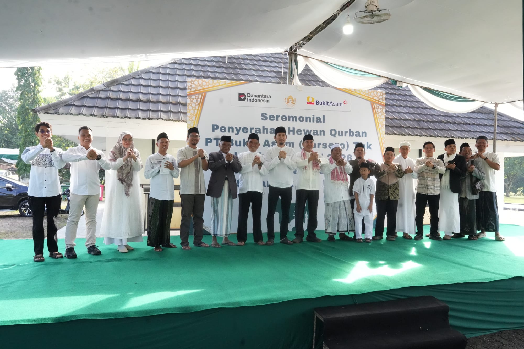 Salurkan 300 Hewan Kurban saat Iduladha, PTBA Targetkan 3.000 Keluarga di Ring 1 Nikmati Daging