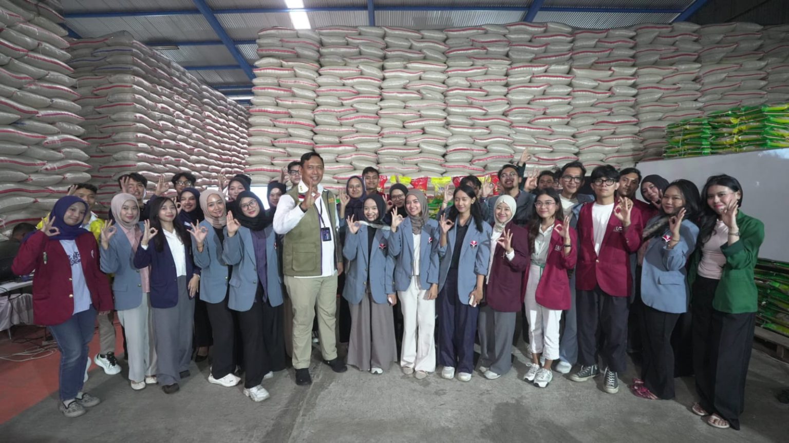 Stok Beras BULOG Tembus 5,36 Juta Ton, Tertinggi Sepanjang Sejarah — Mahasiswa Diajak Turun ke Gudang Cimahi